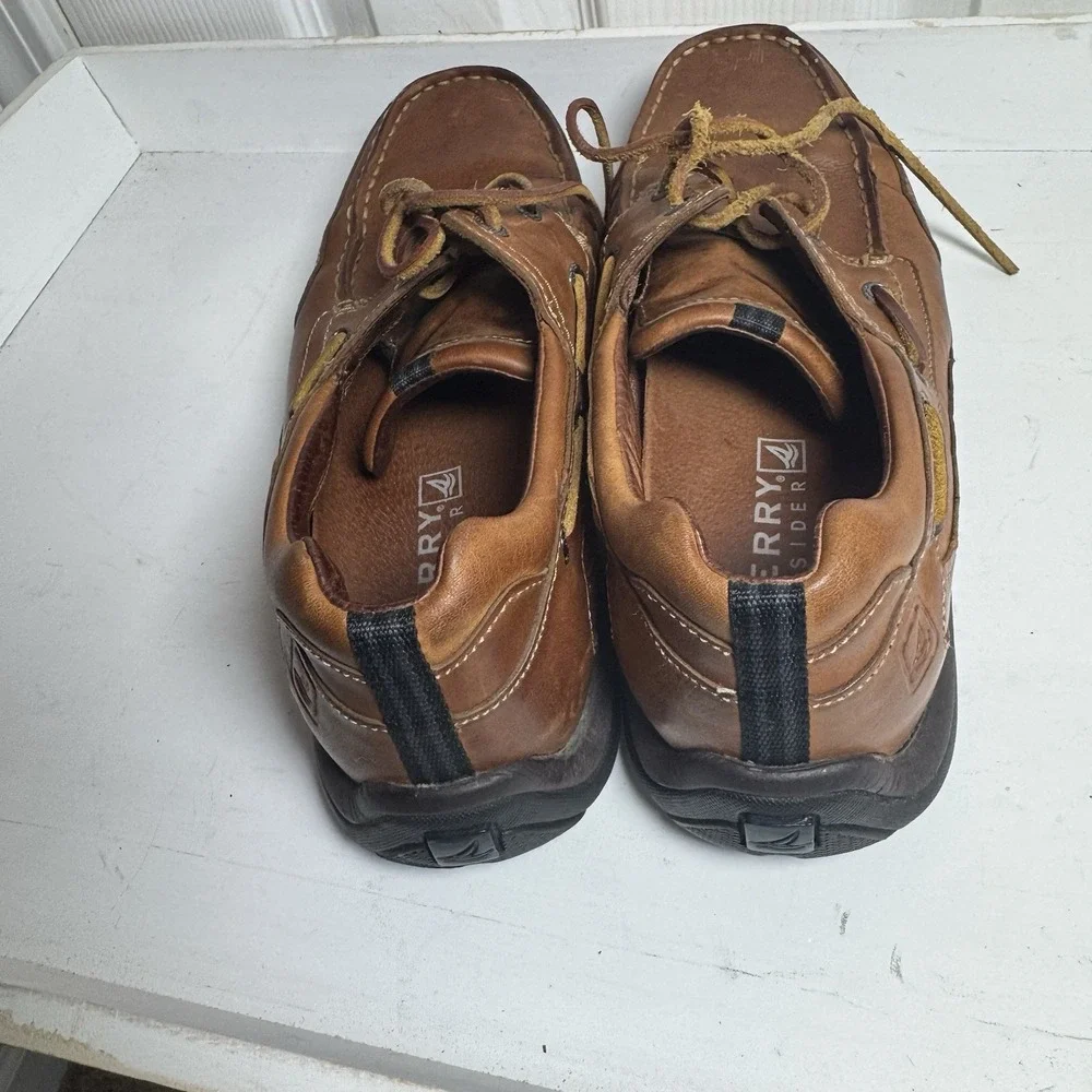 Sperry preowned please